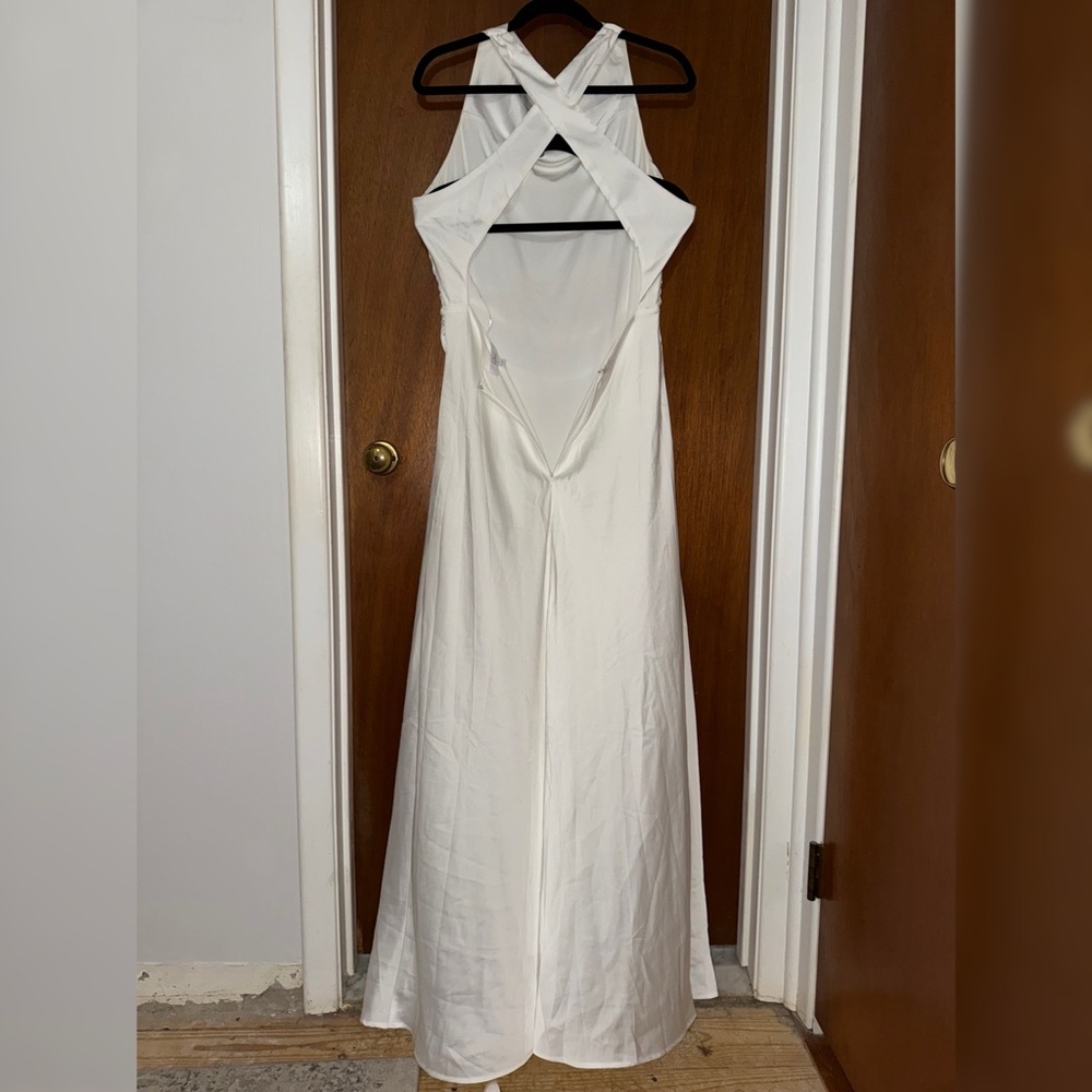 Elegant White Satin Dress - Picture 2 of 6